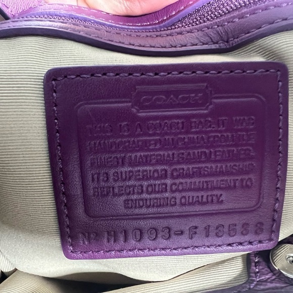 Y2K Vintage Coach Tan and Purple Signature Tote - Vintage - Picture 3 of 10